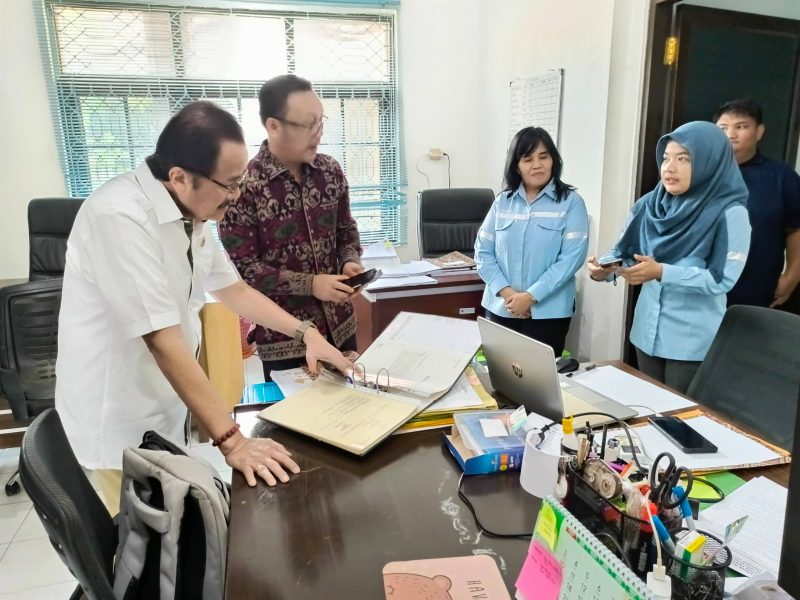 Anggota DPD RI Agustin Teras Narang saat mengunjungi Kantor BPN Kota Palangka Raya dalam rangka reses pada Rabu (6/11/2024). (foto: tim Teras)