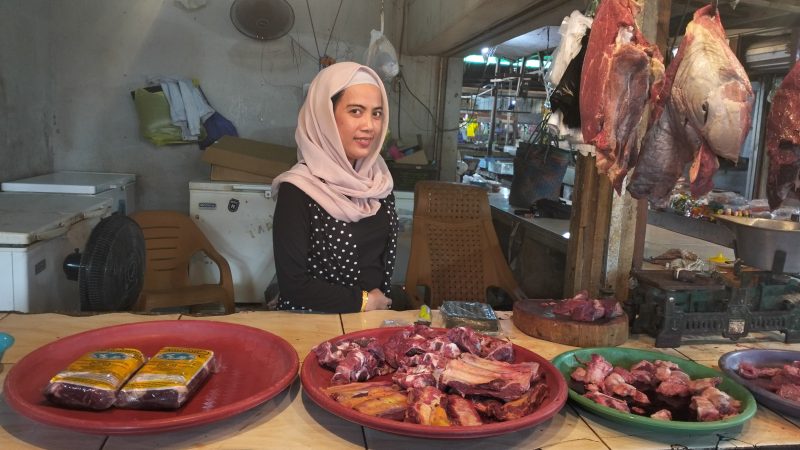 FOTO : Pedagang daging segar di Pasar Kahayan, Kota Palangka Raya.