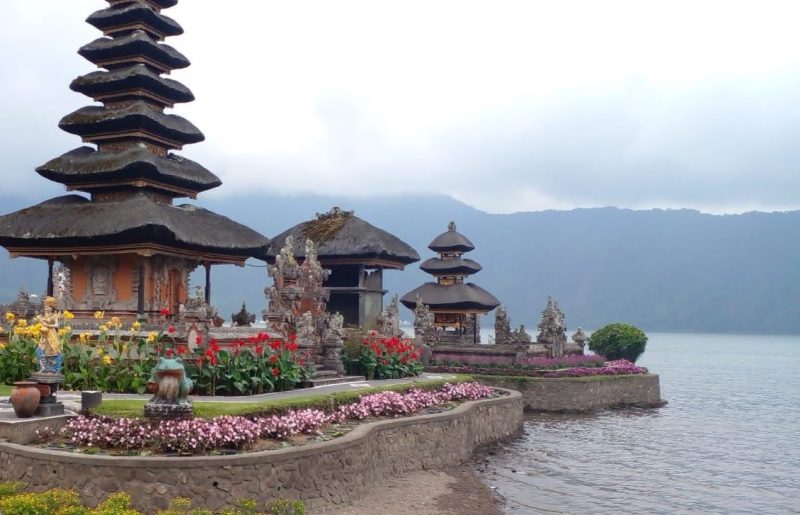 Wisata Ulun Danu Beratan, Bali. (foto: teraskalteng)