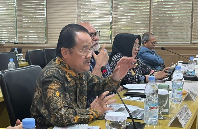 Senator DPD RI A Teras Narang saat memgikuti rapat Komite I DPD RI bersama pimpinan KPU, Bawaslu, DKPP di Jakarta, Senin (2/12/2024). (foto: IST)