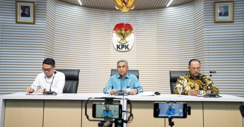 Ketua KPK Setyo Budiyanto didampingi komisioner dan juru bicara KPK saat menyampaikan keterangan pers di gedung KPK. (foto: Humas KPK)