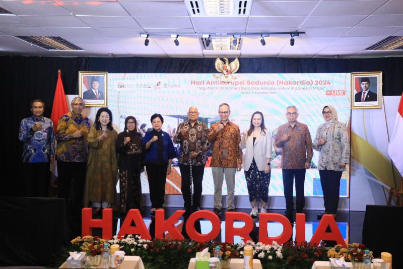 Jajaran Komisioner OJK saat peringatan Hari Anti Korupsi Sedunia 2024. (foto: Humas OJK)