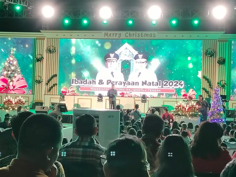 Wakil Gubernur Kalteng, Edy Pratowo saat menyampaikan sambutan Gubernur Kalteng dalam perayaan Natal Pemprov Kalteng di GOR serbaguna Indoor, Km 5, Palangka Raya, Sabtu (28/12). (foto: Nata)