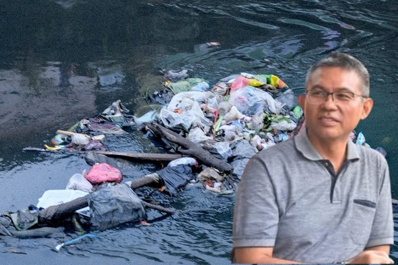 Pj Wali Kota Palangka Raya, Akhmad Husain. Latar belakang ilustrasi sampah di sungai. 