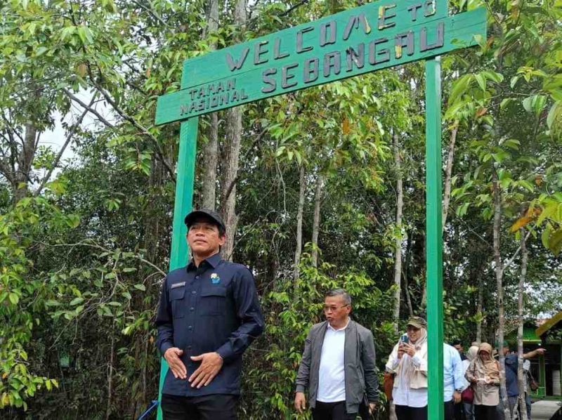 Menteri LHK Hanif Faisol Nurofiq saat kunjungan ke kawasan lahan gambut TN Sebangau, Provinsi Kalteng, pada Selasa (28/1/2025). (Foto: mmc kalteng)