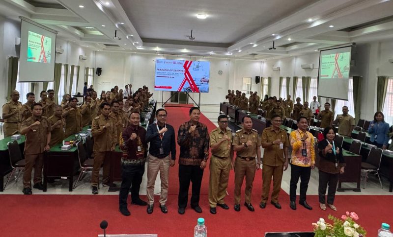 Kegiatan Training of Trainers (ToT) bagi Camat, Lurah, dan Kepala Desa se-Kabupaten Katingan pada Senin (20/1/2025). (Foto: Humas OJK Kalteng)