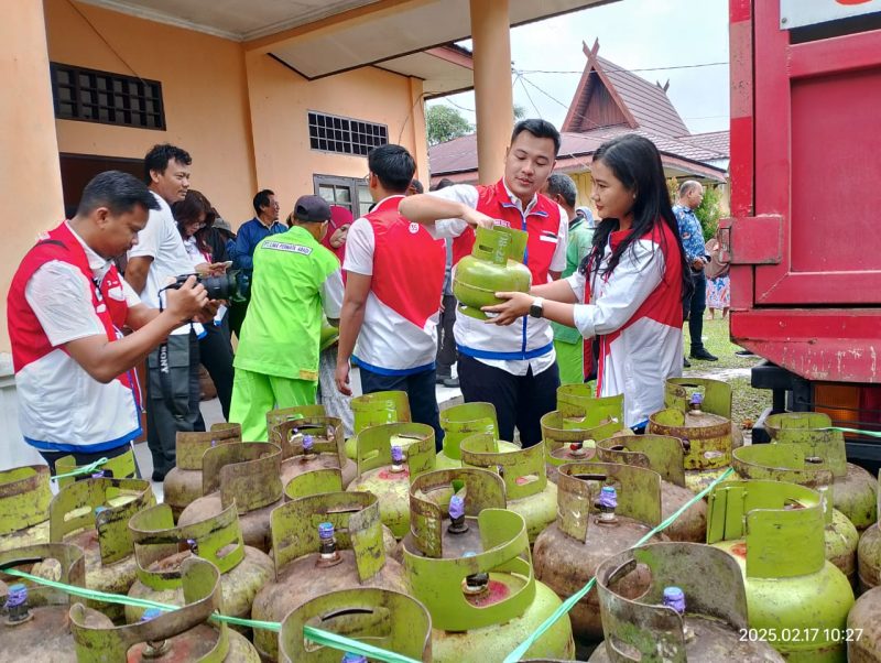 Pemko Palangka Raya bersama Pertamina Patra Niaga, saat menggelar operasi pasar gas LPG 3 Kg. (Foto: ist)