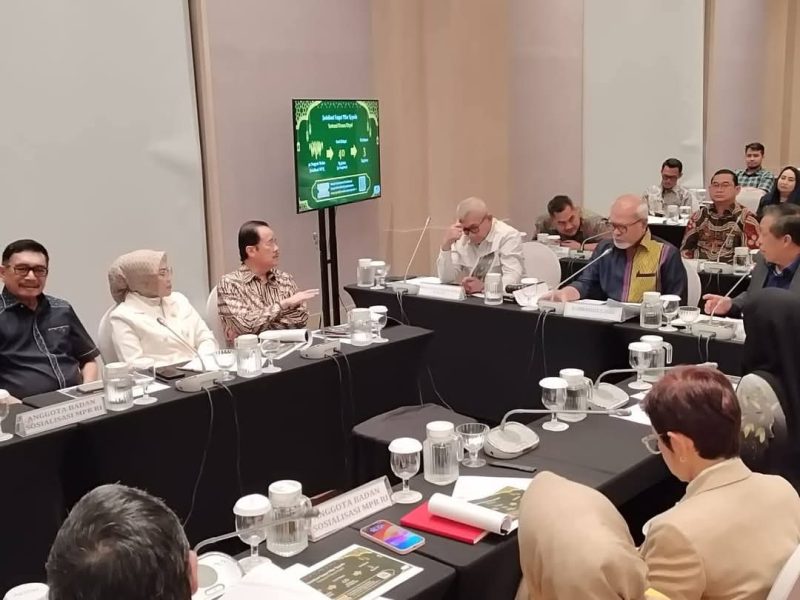 Anggota DPD RI Agustin Teras Narang saat menyampaikan pendapat dalam pertemuan Badan Sosialisasi MPR RI di Jakarta, Kamis (13/3/2025). (Foto: Tim Teras Narang)