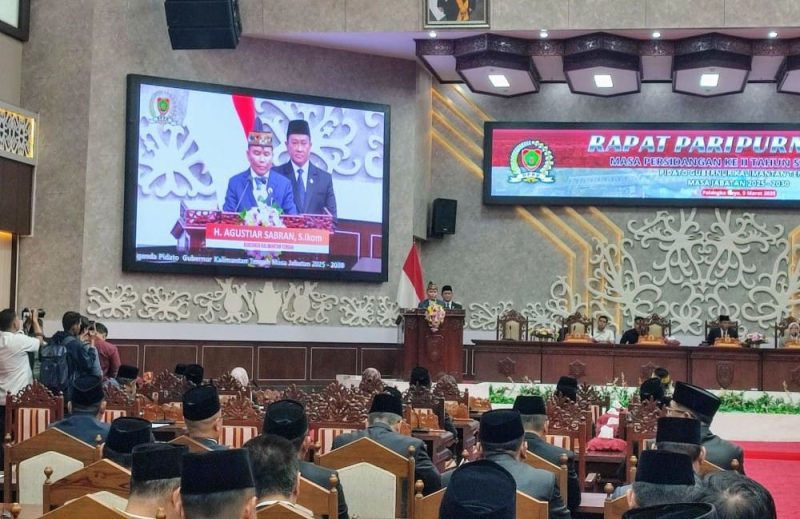 Gubernur Kalimantan Tengah, H. Agustiar Sabran menyampaikan pidato perdana, dalam Rapat Paripurna Ke-4 Masa Persidangan II Tahun Sidang 2025, di Ruang Rapat Paripurna DPRD Kalteng, Rabu (5/3/2025). (Foto: Ist)