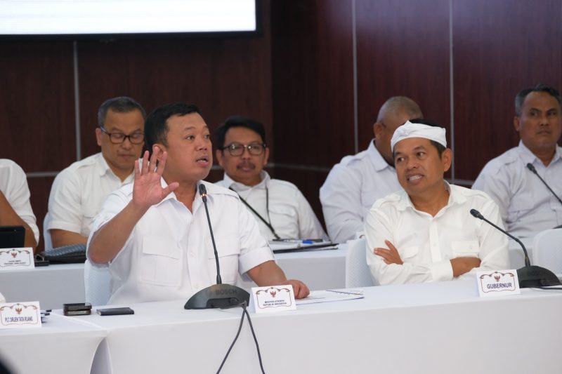 Menteri ATR/BPN Nusron Wahid saat menghadiri Rapat Koordinasi (Rakor) Evaluasi Tata Ruang bersama Pemerintah Provinsi Jawa Barat di Balai Kota Depok, Selasa (11/03/2025). (Foto: Humas ATR/BPN)