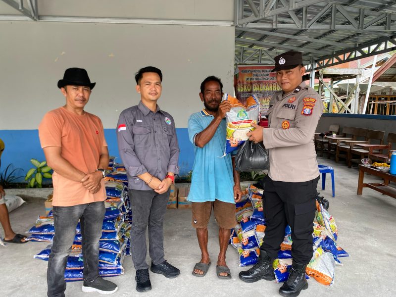 Kegiatan pasar murah yang dilaksanakan oleh Pemprov Kalteng di Kecamatan Timpah, Selasa (22/4/2025). (Foto: istimewa)
