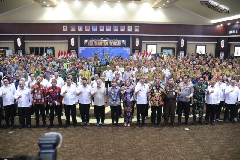 Rakor Penyelenggaraan Pemerintahan Desa sekaligus peluncuran dan dialog percepatan Musyawarah Desa/Kelurahan Khusus Pembentukan Koperasi Desa/Kelurahan Merah Putih, Kamis (22/5/2025), di Aula Jayang Tingang, Kantor Gubernur Kalteng. (foto: mmc kalteng)